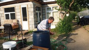 Чем я сливаю воду из бочки