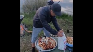 Рёбра кабана в казане на рыбалке