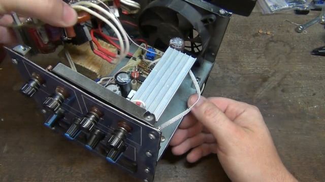 Лабораторный двухканальный блок питания.