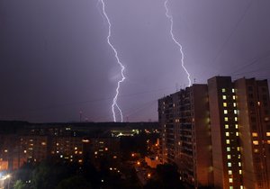 В Подмосковье молния ударила в спасающихся от грозы людей / События на ТВЦ