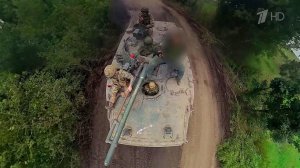 Противник пытается пойти в наступление, не считаясь с собственными потерями