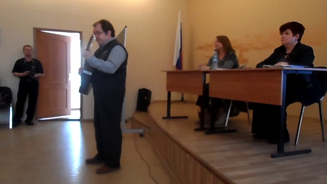 Станислав Малов исполняет песню Александра Сахнова 