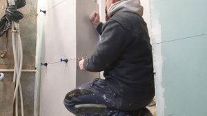 ОТКОС ИЗ ПЛИТКИ С Запилом ПОД 45°. ЗА МНОЙ ДОДЕЛЫВАЛ ДРУГОЙ МАСТЕР!