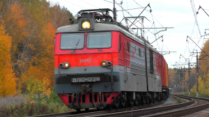 ВЛ10К-1228 с контейнерным грузовым поездом