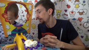 Пирог в лицо. Несеръезно, но весело.