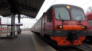 Электропоезд ЭД9М-0183 прибывает на станцию Воронеж-1