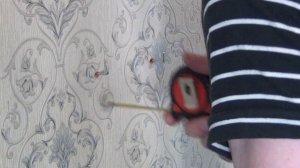 Как повесить телевизор на стену без покупного кронштейна