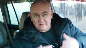 НИКОГДА НЕ ВЫКРУЧИВАЕТЕ ПРОБКИ С АККУМУЛЯТОРА ПРИ ЗАРЯДКЕ ?