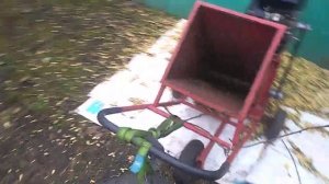 Самодельный измельчитель веток (щепорез) в работе