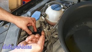 B6 Volkswagen Passat 1.6 TDI Diesel Filter Replacement
