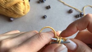 Горизонтальные дорожки-косички спицами