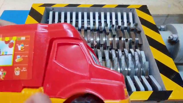 EXPERIMENT UMBRELLA CHOCOLATE VS SHREDDER TEST смотреть онлайн