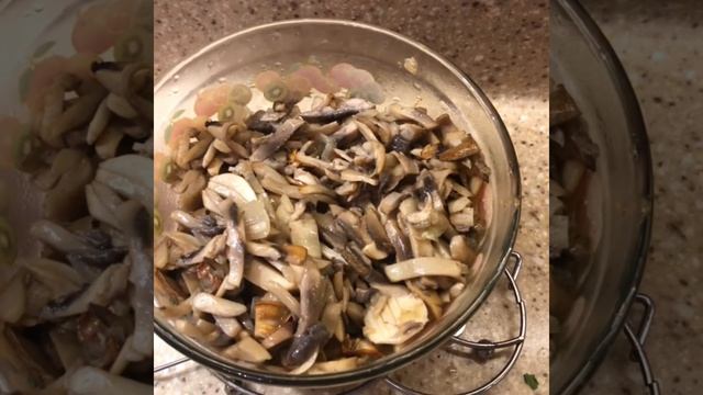 Грибной салат с фасолью и сухариками #салат #фасоль #грибы смотреть онлайн