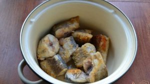 Хек тушеный с луком и морковью