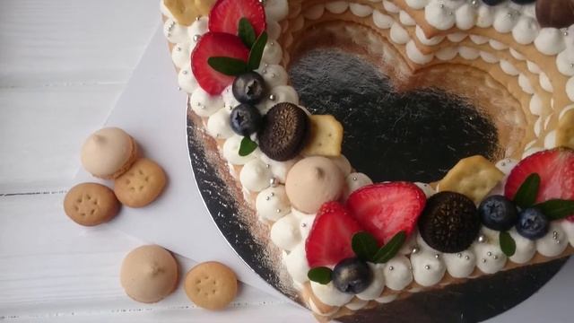 Торт сердце, медовые коржи, романтический сюрприз