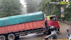 WOW !!! Pantas Dikawal Polisi, Truk Khusus Muatan Seperti Roket Bikin Gempar Sitinjau Lauik