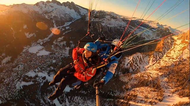 PARAPENDIO SULLE DOLOMITI - ESPERIENZA UNICA VOLANDO A 2700 METRI DI ALTEZZA смотреть онлайн