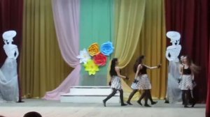 Добрый Танец на песню "Пришли девчонки  стоят в сторонке"