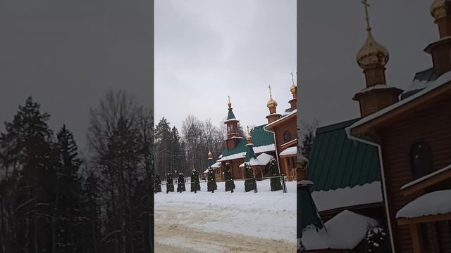 Tempel am Sarow-Gottesgottesdienst Russland