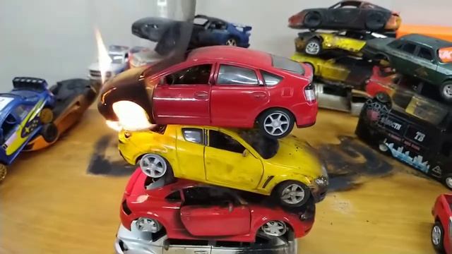 TOYOTA горит синем пламенем!!. Уничтожение машинки