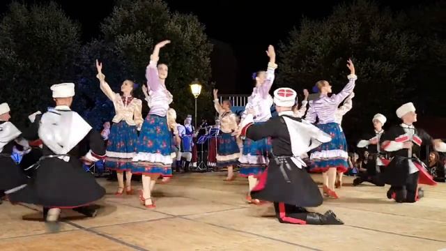 Танец кубанских казаков.Италия 2019 г. Радость.Radost смотреть онлайн