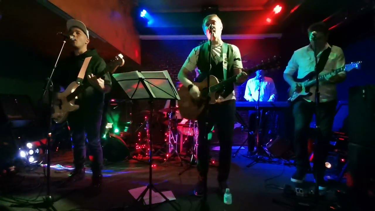 группа Ирония Судьбы "Земляника", "Красно-жёлтые дни", "Амазонка" 14.01.2023 смотреть онлайн