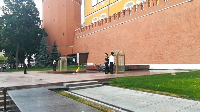 #краснаяплощадь#сменакараула#москва#вечныйогонь