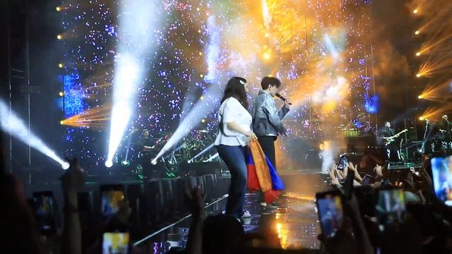 Երկրպագուն բարձրացավ բեմ և երգեց Դիմաշի հետ / Фанатка вышла на сцену и спела с Димашем -29.04.2023 смотреть онлайн