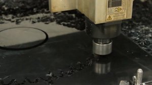 Фрезерный раскрой полиэтиленового листа на станке с ЧПУ