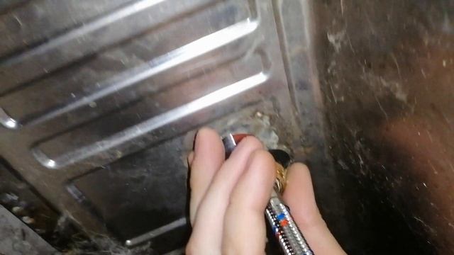 Замена смесителя на кухне + прочистка сливной канализационной трубы смотреть онлайн