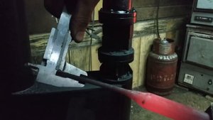 Ковка кругляка 9хс на молоте.