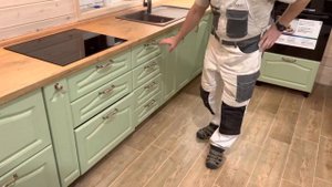 Кухня с фисташковыми фасадами