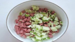 Салат с копченой колбасой