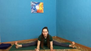 Упавишта конасана. Хатха-йога для начинающих. Поза угла из положения сидя.