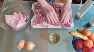 Рулет из свиной рульки варёный в луковой шелухе /Schweinshaxenrolle in Zwiebelschalen gekocht