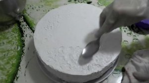 Сборка и украшение свадебного торта.