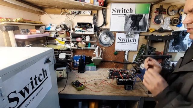 Как зарядить 6 вольтовую батарею с помощью 12 вольтовой зарядки! смотреть онлайн