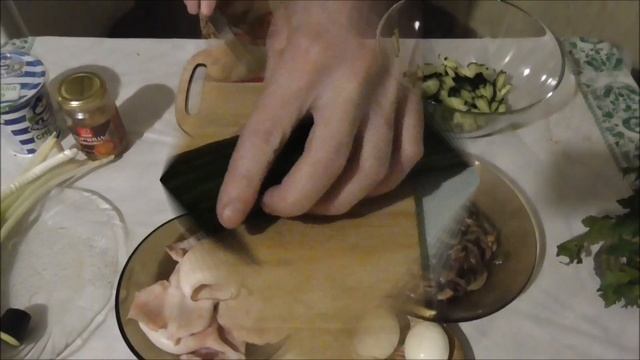 Салат с кальмарами . Как приготовить салат с кальмарами. Самый вкусный салат с кальмарами. смотреть онлайн