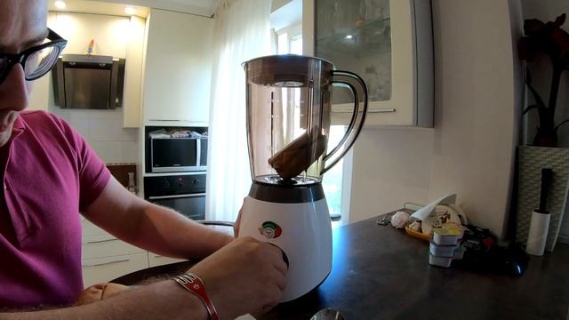 За такие эксперименты можно попасть в ад. Лепим пельмени с начинкой из чизбургера. КОКОБАЙ смотреть онлайн