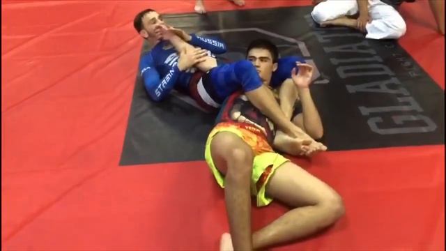Атаки со спины - RNC, goofi armlock, reverse triangle / Back mount attacks смотреть онлайн