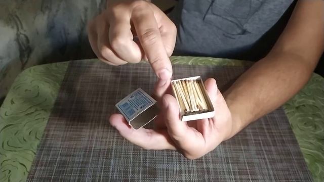 Лайфхак.Чем занять руки? Крутим спичечный коробок. Развиваем моторику рук.