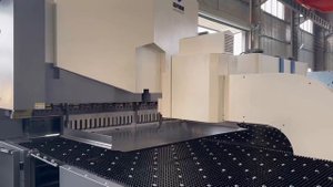 Производство протипожарной двери на панелегибе CFI серво 2500PC 28 гибов за 90 секунд.