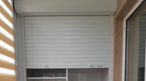 Шкаф на балкон из роллет в Керчи | Установка шкафа на балкон в Керчи