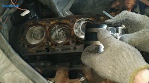 Как установить поршень в цилиндр и затянуть болты (Мерседес 124)