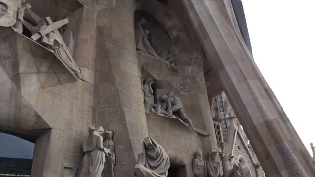 barcelona saint church outside смотреть онлайн