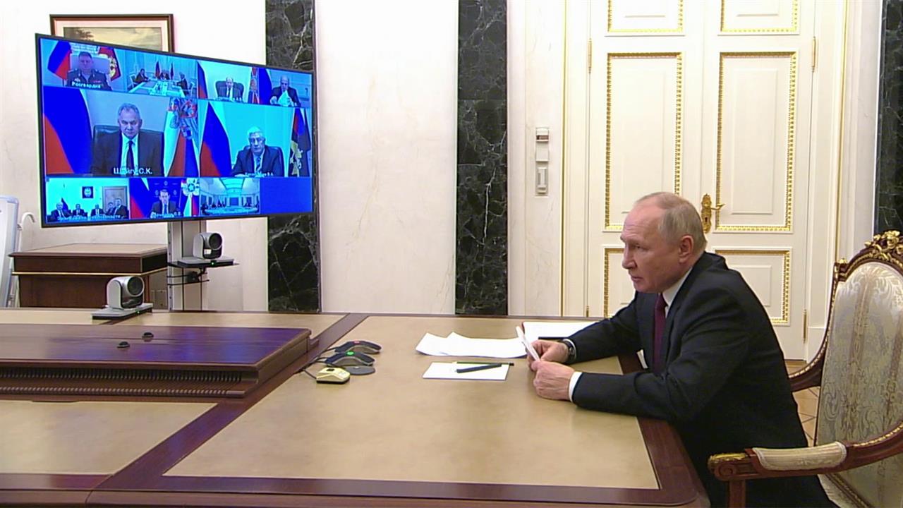 Президент провел совещание с Координационным советом по обеспечению потребностей ВС РФ