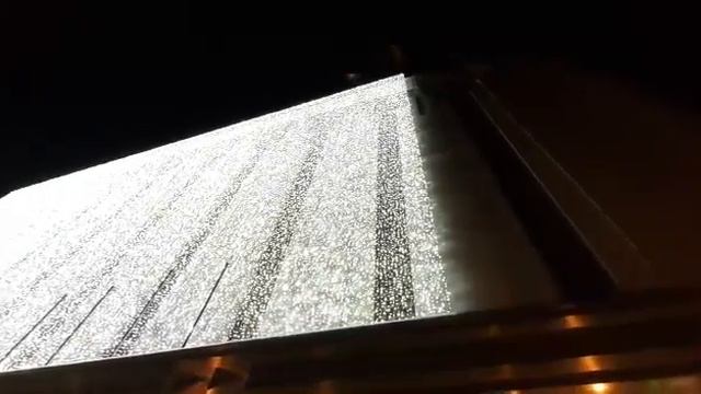 Luces de Navidad en la fachada de El Corte Ingles en Valladolid. смотреть онлайн