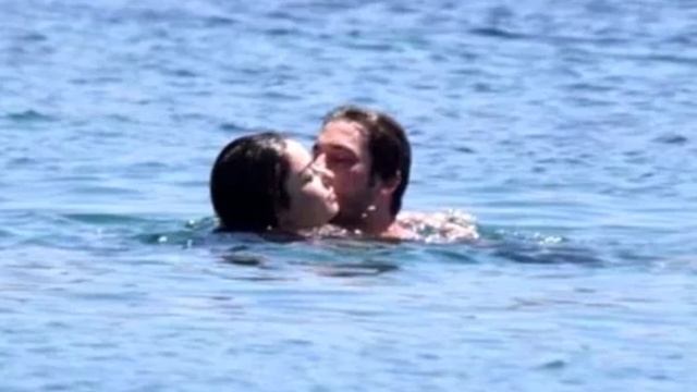 Maravillosas escenas de amor de Alp Navruz y Ayça Ayşin Turan. смотреть онлайн