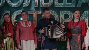 Прощался парень с девушкой