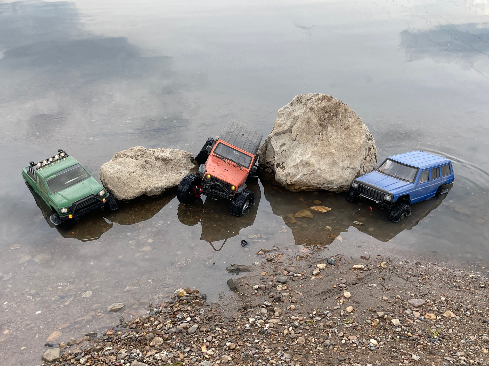 Чироки, Рэнглер и Бэйскэмп: оффроад-экспедиция к реке из леса | #rc #hobby #радиоуправляемыемодели